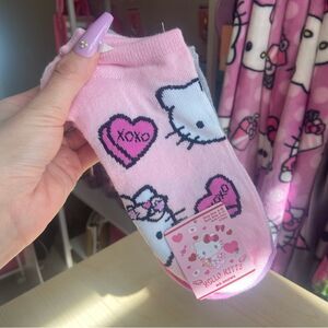 Sanrio Hello Kitty Women’s Socks in Pink, Purple, Grey, and White (5 Pack)